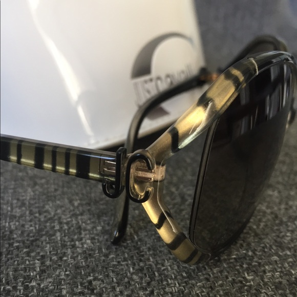 Just Cavalli Tiger striped Sunglasses 🕶 - Picture 1 of 7